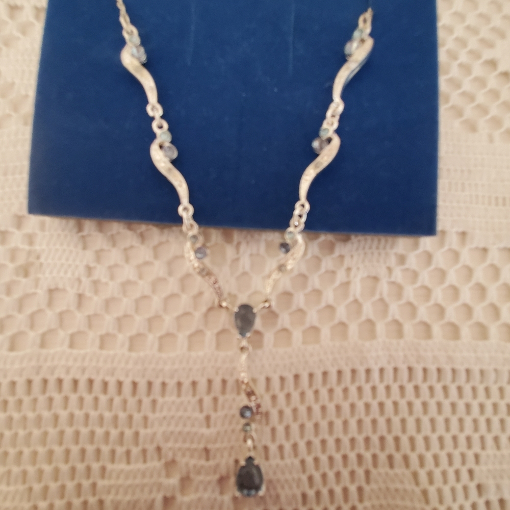 NWT Blue and silver Avon necklace - Picture 2 of 4